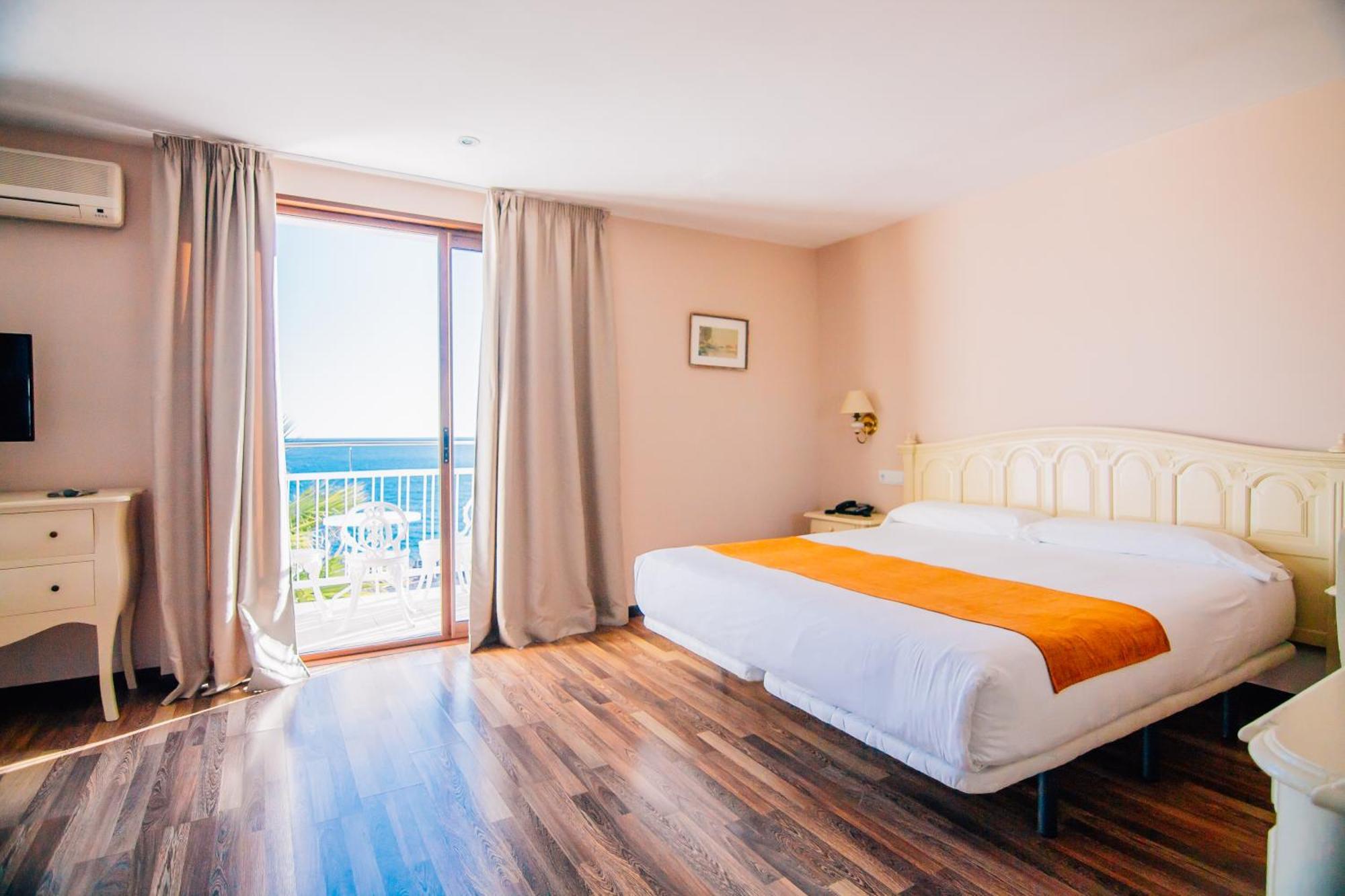 Hotel Roger De Flor By Seleqtta Lloret de Mar